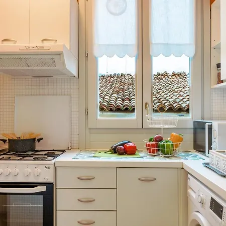 Portelle With Private Parking And Bike Storage *