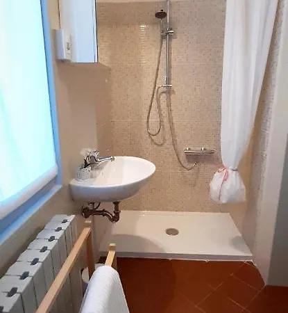 Portelle Da Barbara - Private Parking&bike Storage Iseo