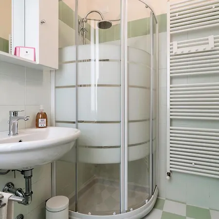 Portelle With Private Parking And Bike Storage Daire Iseo