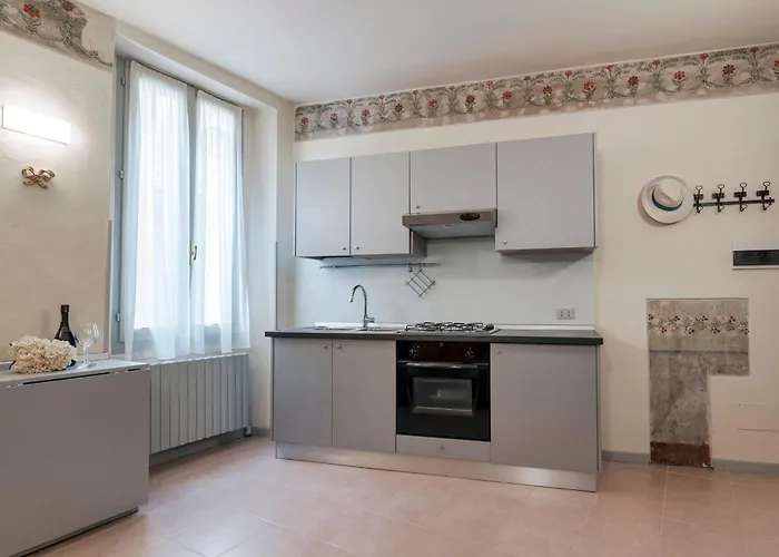 Portelle Da Barbara - Private Parking & Bike Storage Iseo